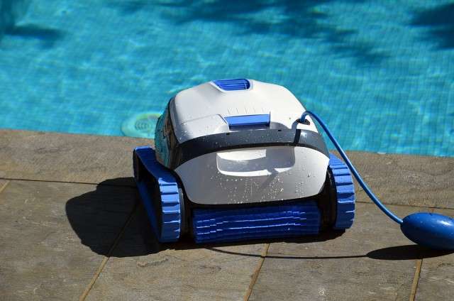 海豚S100泳池自动吸污机-美国海豚自动清洗机-美国海豚全自动清洁机器人