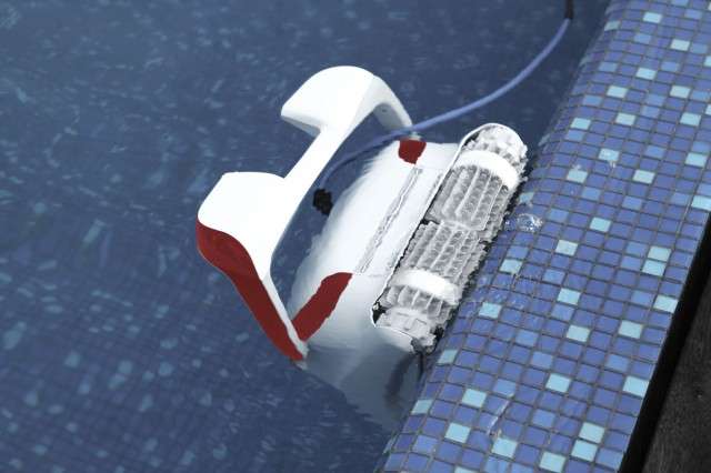 自由活跃5泳池自动吸污机-海豚自动清洗机-海豚全自动清洁机器人