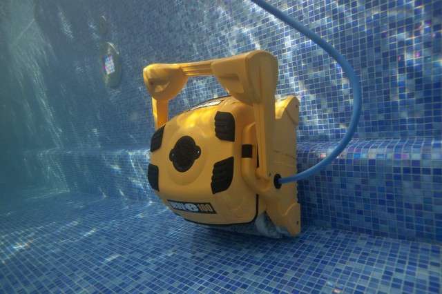 海豚Wave100泳池自动吸污机-海豚自动清洗机-海豚全自动清洁机器人