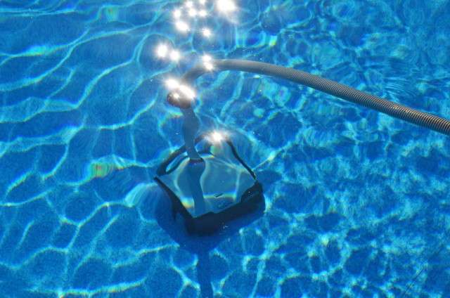 混合DX2泳池自动吸污机-海豚自动清洗机-海豚全自动清洁机器人