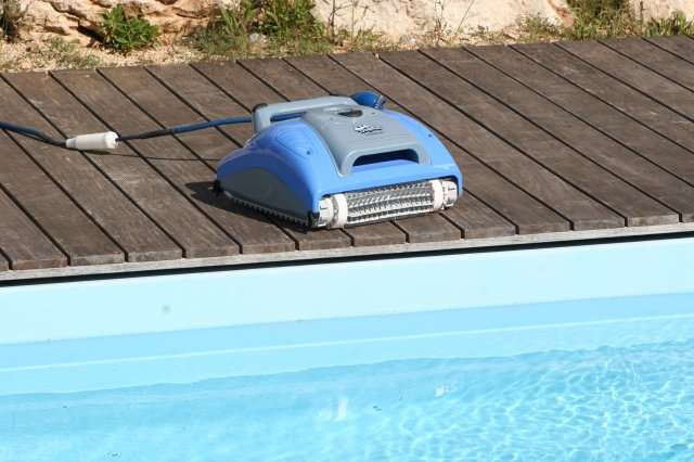 最高M3泳池自动吸污机-海豚自动清洗机-海豚全自动清洁机器人
